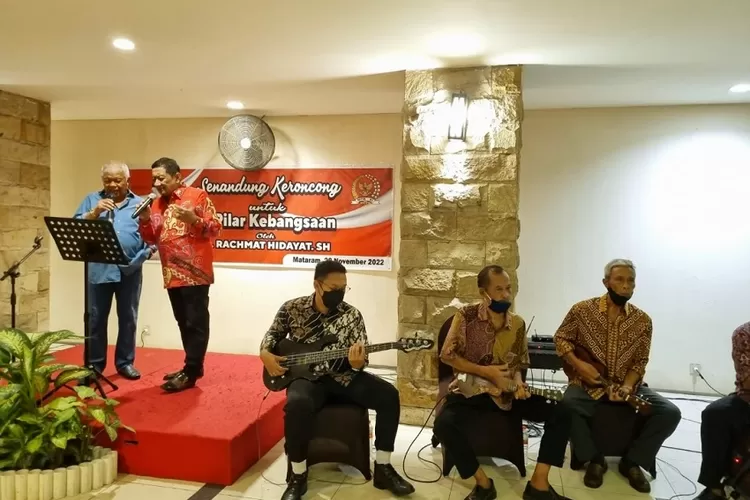 Sosialisasikan 4 Pilar Kebangsaan, Anggota DPR RI Dapil Lombok H Rachmat Hidayat dilakukannya melalui musik dan lagu keroncong. (Suara Karya/Istimewa)