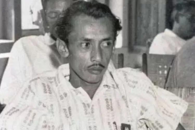  A. A. Navis sastrawan asal Sumatera Barat