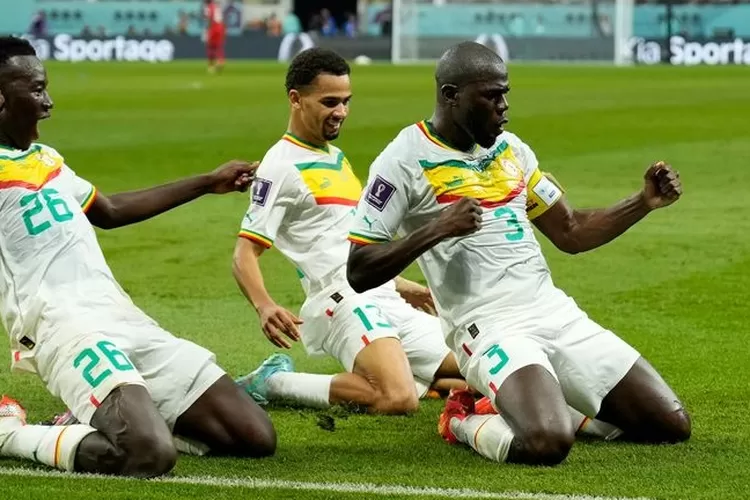 Para pemain Senegal melakukan selebrasi usai mencetak gol ke gawang Ekuador.