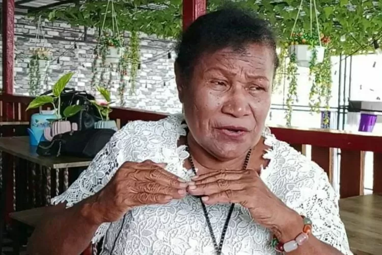 Dra. Sipora Nelci Modouw, M.M Ketua Badan Kerja sama Organisasi Wanita (BKOW) Provinsi Papua.