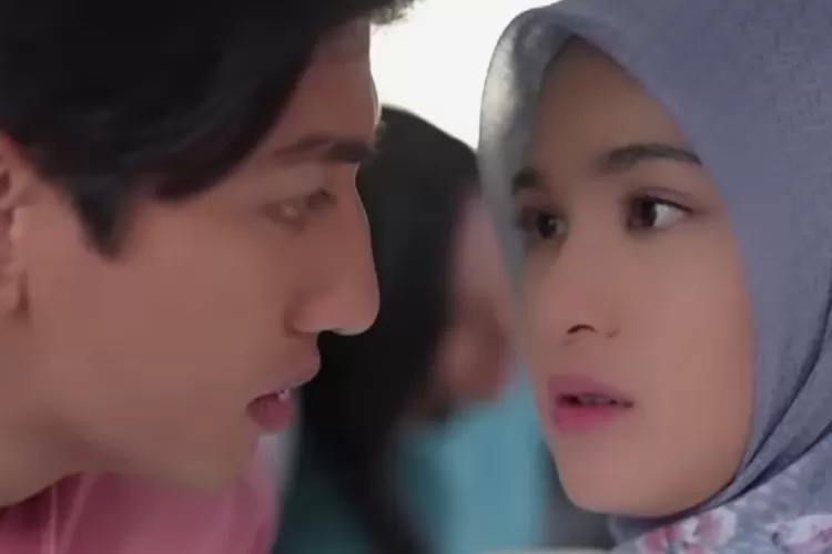Waduh! Bantu Pasang Sabuk Pengaman, Tatapan Harris Vriza ke Cut Syifa Bikin Baper (Gorajuara.com/dok: Tangkapan Layar YouTube SCTV)