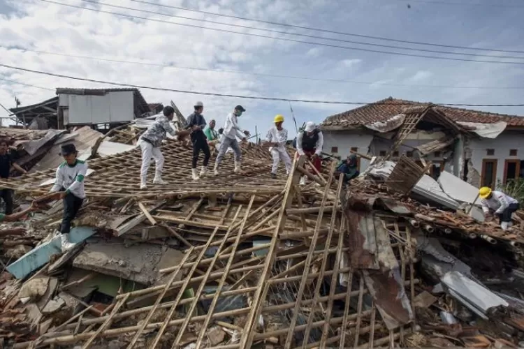 Rumah Rusak Berat Terdampak Gempa Cianjur Nasibnya Begini, Warga Diminta Sukarela Setuju ( ANTARA FOTO/Yulius Satria Wijaya)