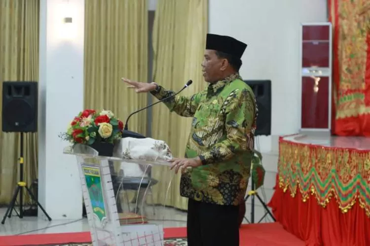 Wakil Bupati Padang Pariaman, Rahmang saat membuka lomba fashion Baju Kurung Kreasi (HarianHaluan.com)