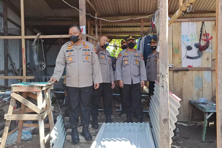 Polres Demak lakukan penanganan angin puting  di Desa Bumirejo. (dok. Polres Demak)