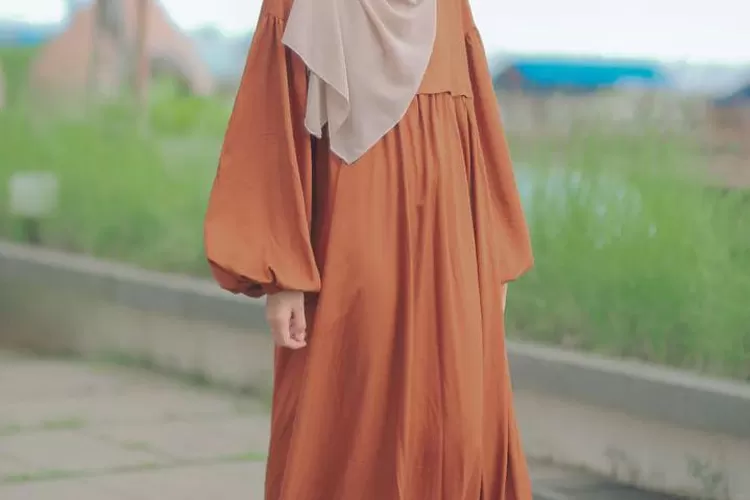 Alyssa Soebandono tampak kurus dengan baju gamis