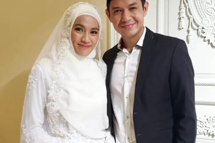 tangkapan layar dari video di Instagram Dude Harlino @dude2harlino yang menunjukkan keduanya terlibat salah satu adegan syuting sinetron