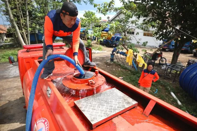 Penyaluran air bersih untuk korban Cianjur. (bnpb.go.id)