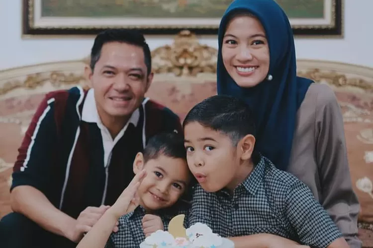 Alyssa Soebando nampak bahagia saat ulang tahun anaknya. (Instagram @ichasoebandono )