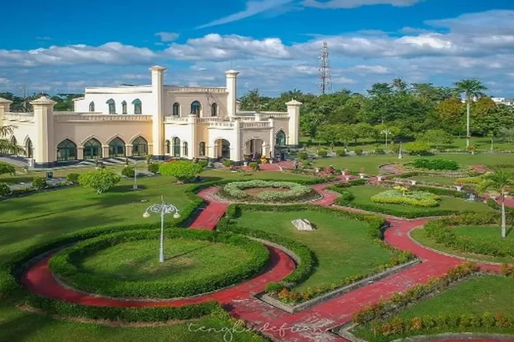 Destinasi wisata Istana Siak Sri Indrapura di Riau (Instagram @exploresiak)