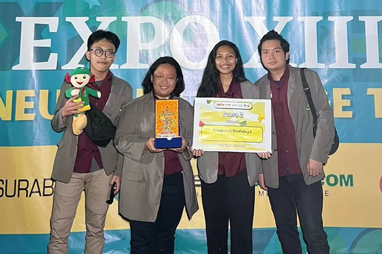 Tim dari UKDW yang meraih gelar juara 2 pada KMI Expo XIII. (Humas UKDW)