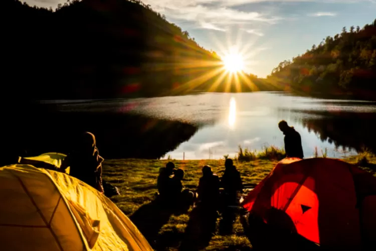 Pesona Danau Gunung Semeru Menjadi Destinasi Favorit para Pendaki (Wonderful Indonesia )