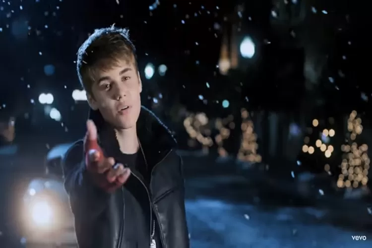 Lirik Lagu Mistletoe - Justin Bieber, Wajib Masuk Daftar Playlist Lagu yang di Putar Saat Hari Natal Enak Didengar (Tangkapan Layar Akun Youtube Justin Bieber)