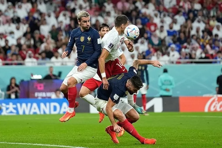 Prancis melaju ke babak perempat final usai menundukkan Polandia 3 - 1.