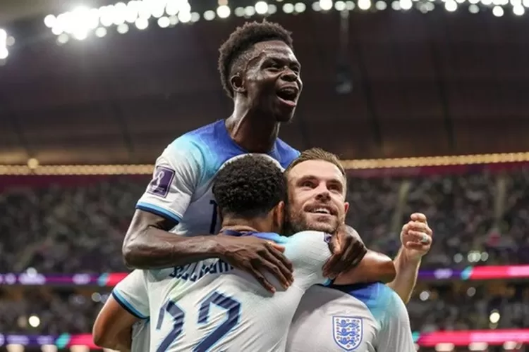 Inggris merayakan gol yang dicetak ke gawang Senegal.