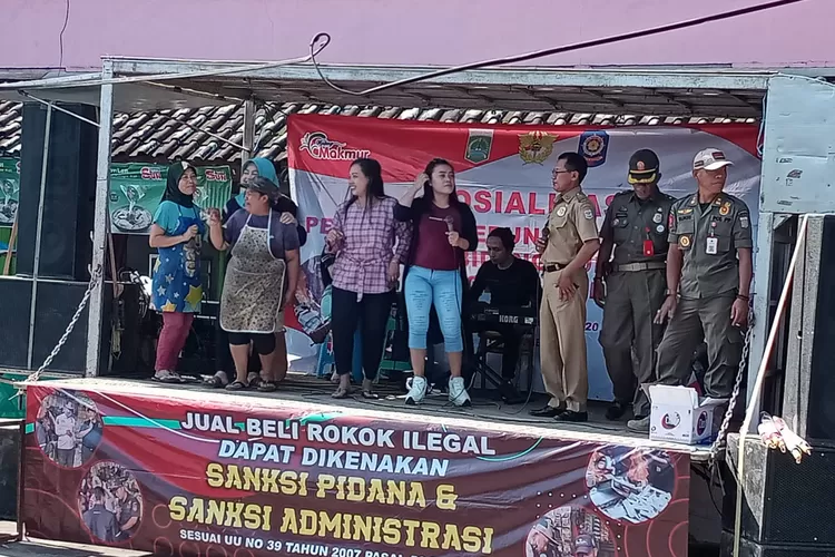 Lewat Panggung Hiburan Mobile, Satpol-PP Dan Bea-Cukai Malang ...