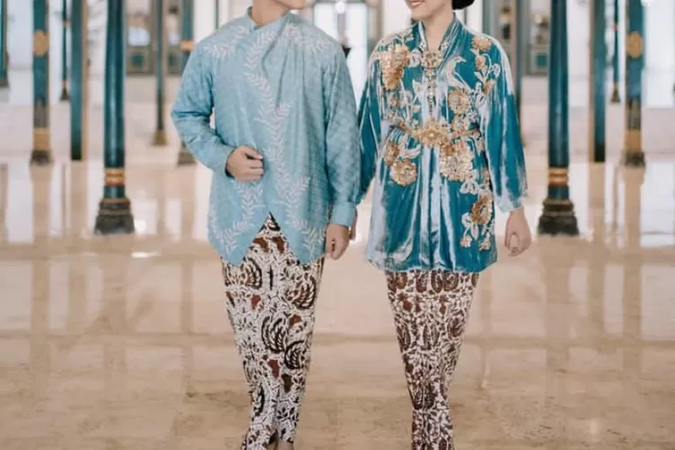 Erina dan Kaesang Pangarep memakai baju adat senada jelang pernikahan (Instagram @erinagudono )
