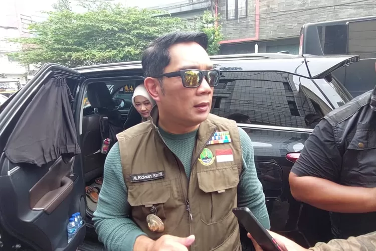 Ridwan Kamil ke TKP Bom Bunuh Diri di Kota Bandung, Ingatkan Tujuan 'Ngeri' Teroris (Ayobandung.com/RahmatKurniawan)