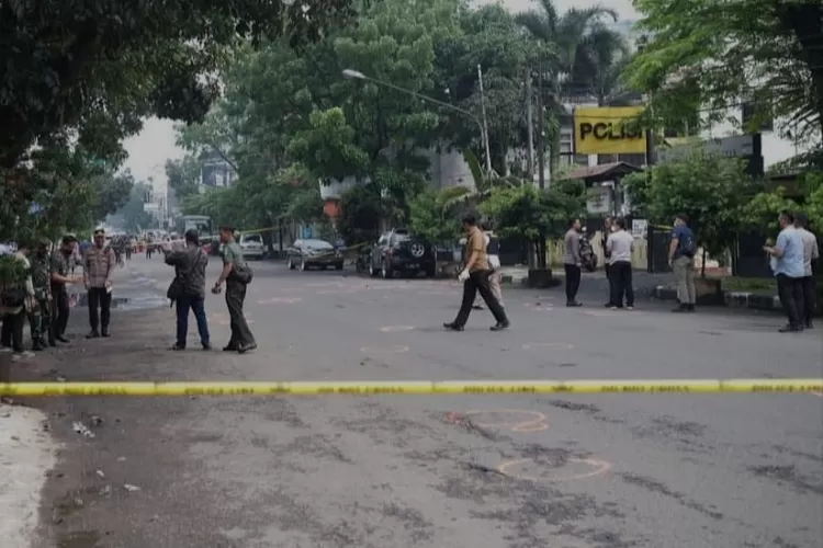 Ledakan Terjadi Di Polsek Astana Anyar Yang Diduga Bom Bunuh Diri ...