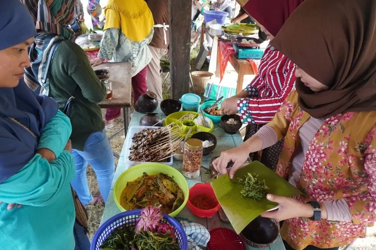 Suasana pelaksanaan Pasar Blumbang di kawasan Wirokerten, Banguntapan, Bantul.  (Foto: Dok. Panitia)