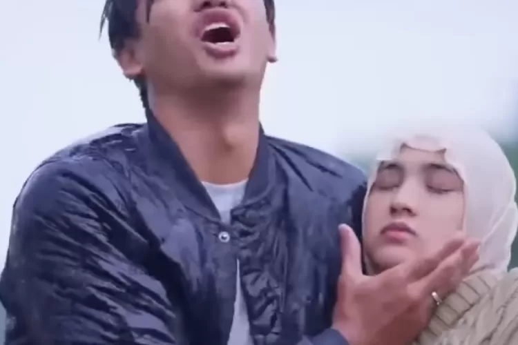 Panik! Kecebur di Sungai dan Tak Bisa Berenang, Harris Vriza Gercep Langsung Tolongin Cut Syifa (Gorajuara.com/dok: Tangkapan Layar YouTube SCTV)