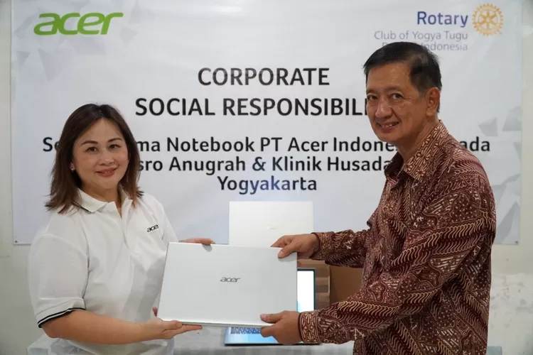 CSR PT Acer kepada klinik Sosro Anugrah, Klinik Husada Hutomo, dan Bakti Sosial Jantung EKG Mobile di Yogyakarta. (Istimewa)