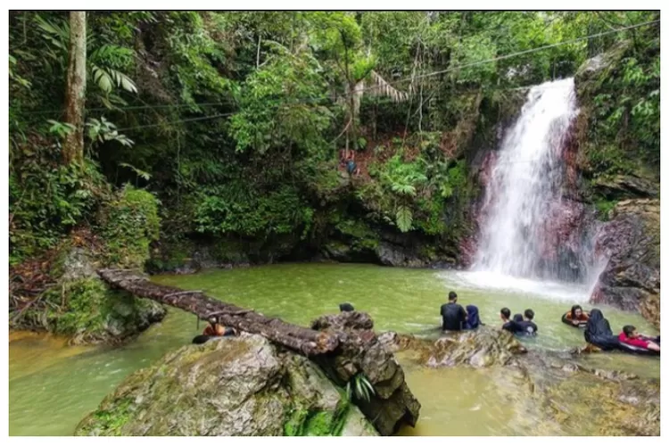 Air terjun di Pulau Simo, destinasi wisata alam di Kampar Riau (Instagram @infokampar.update)