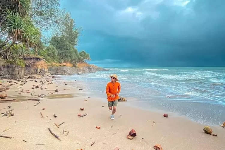 Pantai Sungai Suci  merupakan salah satu wisata alam terbaik di Bengkulu  (Instagram @visitbengkulu by mikhaelkanatalo)