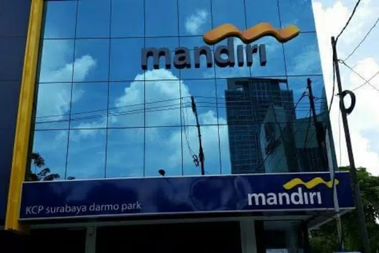 Salah satu kantor cabang Bank Mandiri di Jakarta. Bank pelat merah yang memiliki  4000 an kantor cabang ini terus mendorong talenta  digital.