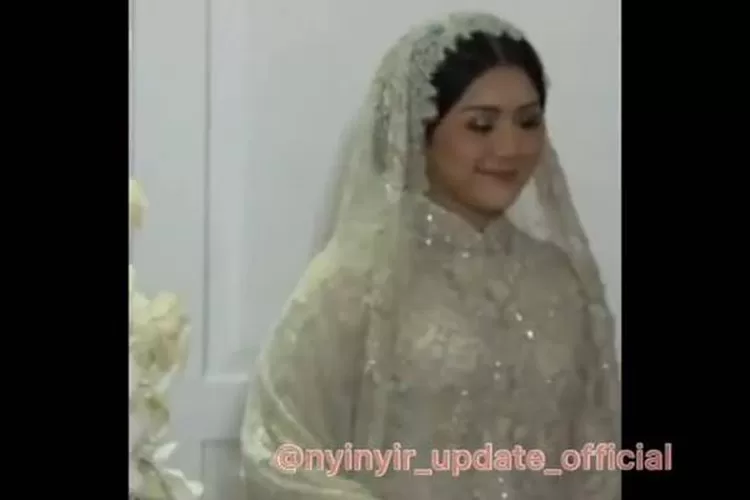 Erina Gudono jelang proses siraman (Gorajuara/ dok: screenshot Instagram @insta.julid)