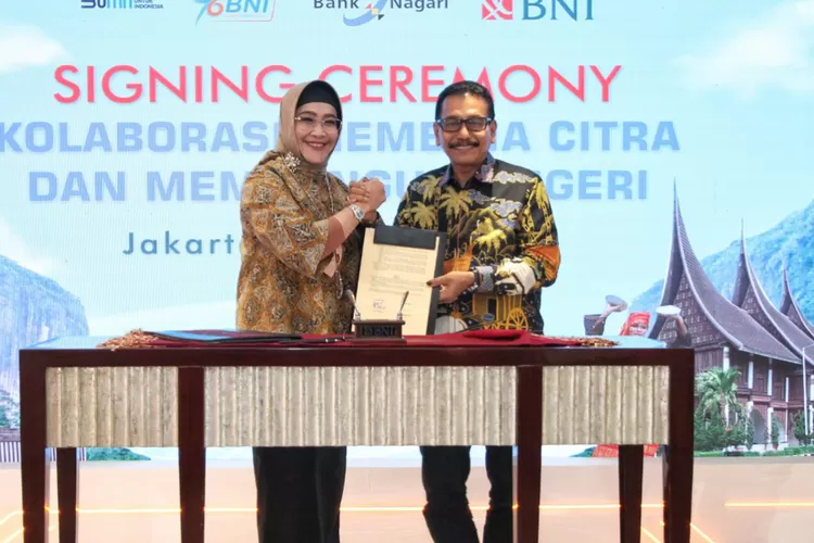 Penandatanganan Nota Kesepahaman dilakukan langsung oleh Wakil Direktur Utama BNI Adi Sulistyowati dan Direktur Utama Bank Nagari Muhamad Irsyad dengan didampingi oleh Direktur Keuangan Bank Nagari Sania Putra di Grha BNI Sudirman Jakarta, pada 7 Desember 2022.