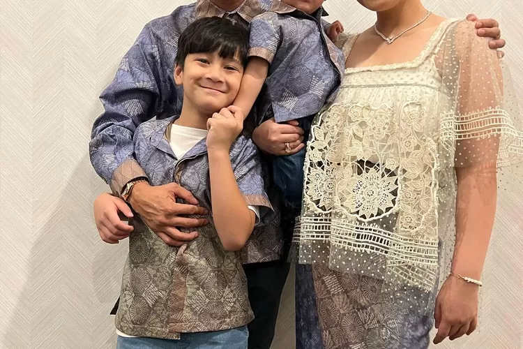 Raffi Ahmad ingin Nagita Slavina hamil anak ke tiga di tahun 2023. (Instagram@raffinagita1717)