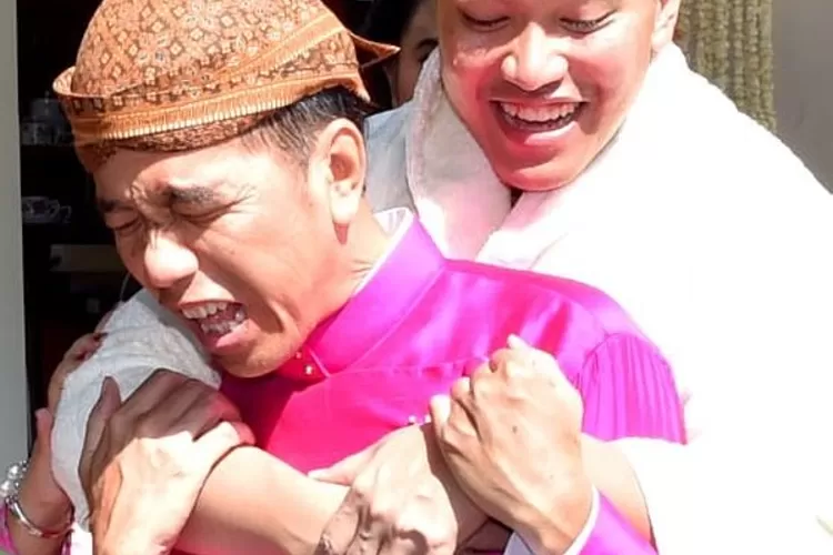 Momen Presiden Joko Widodo Gendong Kaesang Pangarep (Twitter @kaesangp)