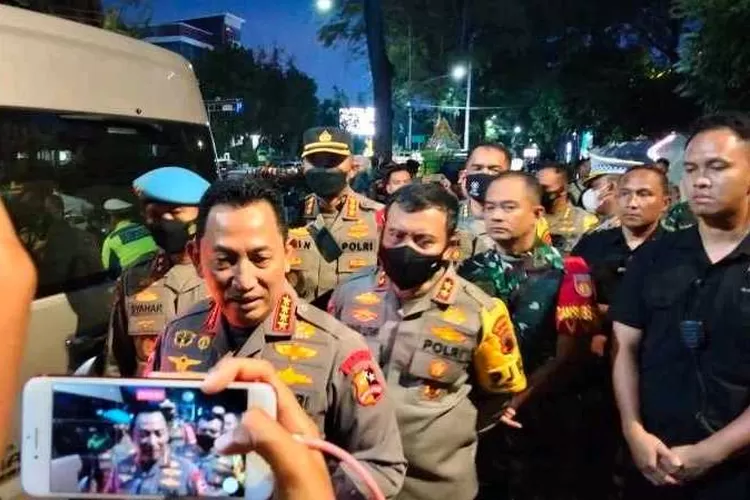 Kapolri Jendral Listyo Sigit Prabowo usai mengecek pengamanan di Loji Gandrung (Endang Kusumastuti)
