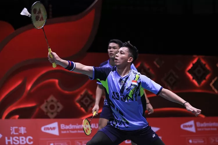 Pasangan ganda putra Indonesia gagal menciptakan All Indonesian Final di ajang BWF World Tour Finals 2022.