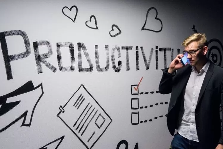 Ilustrasi 10 tips untuk kamu agar bisa menjadi orang yang produktif (unsplash/Andreas Klassen)