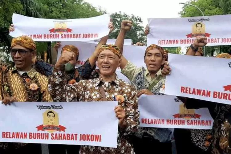 Relaaan Buruh Sahabat Jokowi gelar aksi saat acara ngunduh mantu Presiden Jokowi (Endang Kusumastuti)