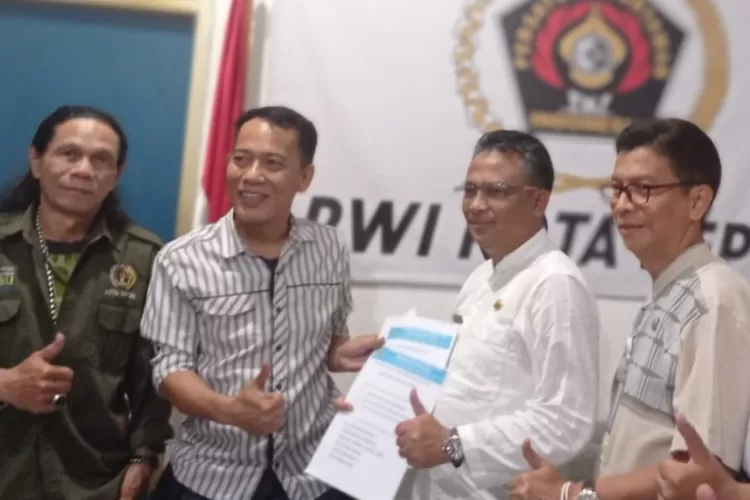 Kepala Dishub Kota Depok Eko Heriwiyanto melakukan kunjungan silahturrahmi ke Kantor PWI Kota Depok, Jumat (09/12/2022) (Ist)