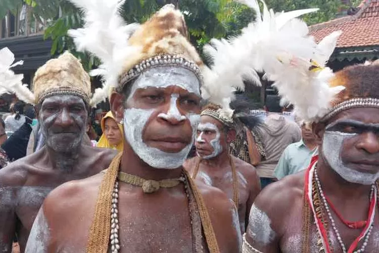 Sejunlah warga Papua datang ke Solo hadiri acara ngunduh mantu Presiden Jokowo (Endnag Kusumastuti)