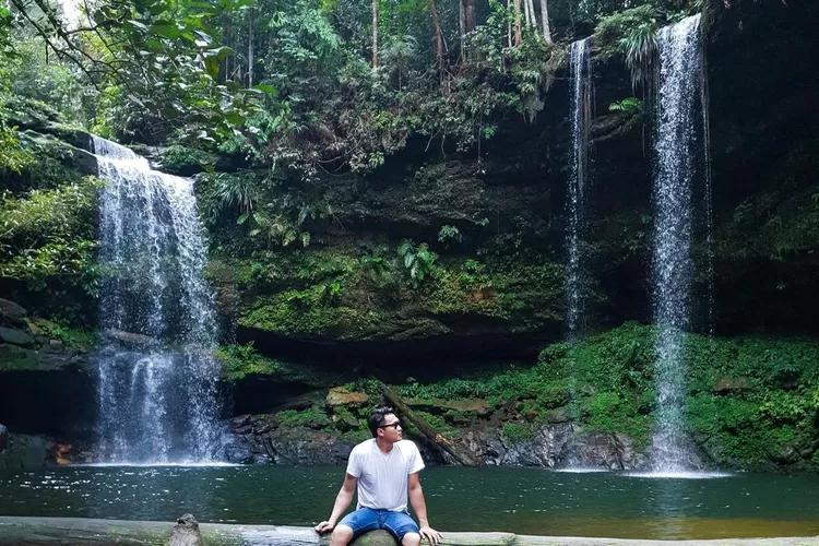 Air Terjun Denalo, salah satu rekomendasi destinasi wisata alam di Indragiri Hulu Riau (Instagram @rizrmdn)