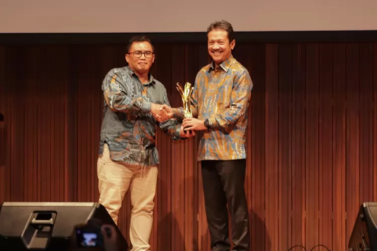 Menteri Kelautan dan Perikanan, Sakti Wahyu Trenggono menerima Gatra Award Tahun 2022 sebagai Tokoh Transformasi Tata Kelola Perikanan. Penghargaan tersebut diserahkan oleh Pemimpin Redaksi Majalah Gatra, Mukhlison S. Widodo pada ajang Gatra Award 2022 yang dilaksanakan Senin Malam (12/12) di Jakart