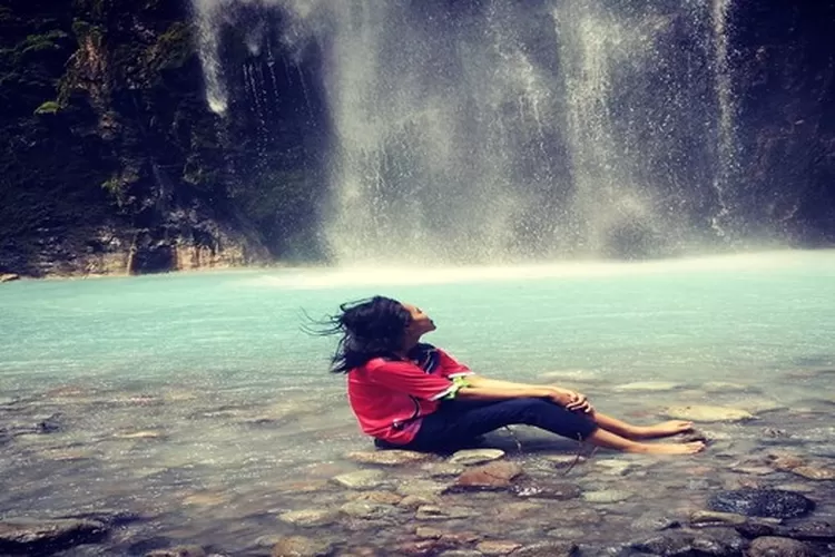 Eksplor keelokkan wisata alam di Air Terjun Dua Warna Sibolangit Deli Serdang, Sumatera Utara (instagram @ 18_ginting_suka)