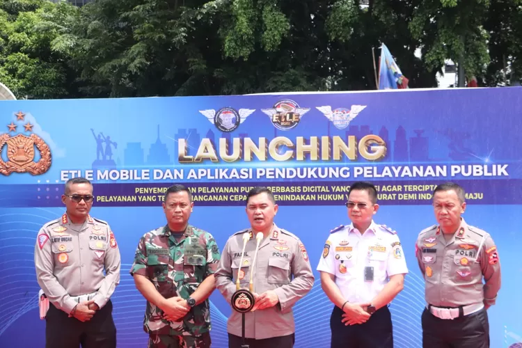 Peluncuran E-TLE Mobile di Lapangan Presisi Polda Metro Jaya berlangsung meriah dan disertai dengan peragaan untuk memudahkan masyarakat dalam memahami aturan baru ini. (Sadono )