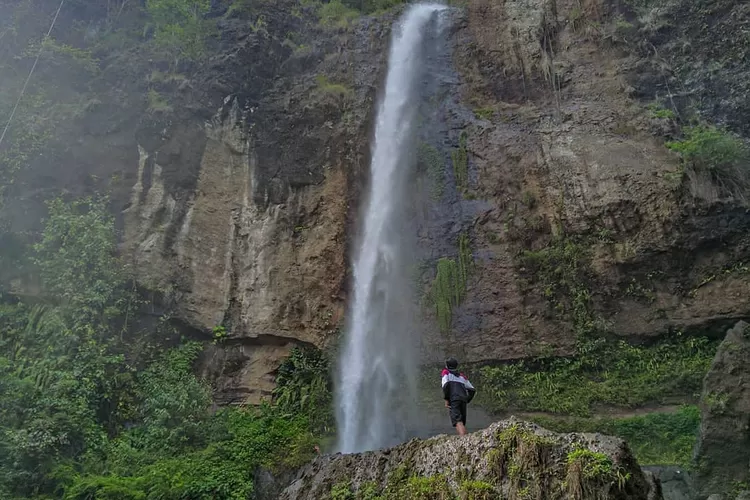objek wisata air terjun curug gunung Putri dan Curug Muncar Purworejo (ig @purworejozone)