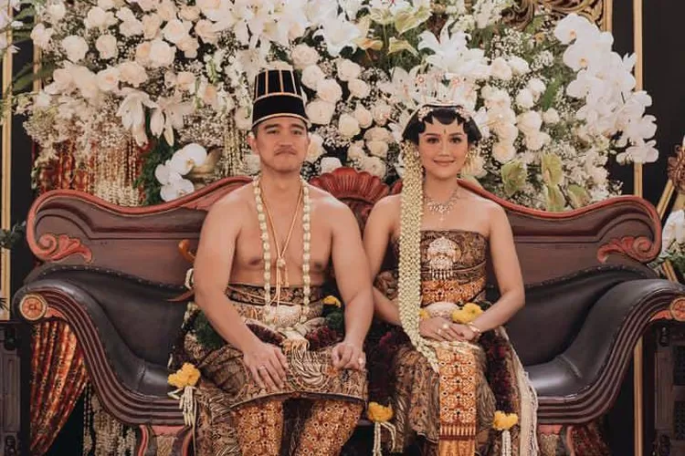 Kaesang Pangarep dan Erina Gudono ersenyum bahagia