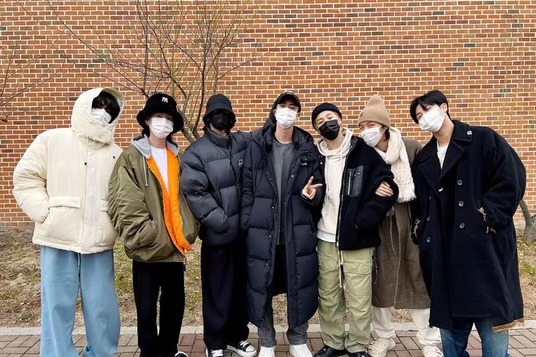 Momen yang membuat Army terharu saat keenam member BTS temani Jin ke Pusat Pelatihan Wajib Militer (Akun Instagram @bts.jungkook)