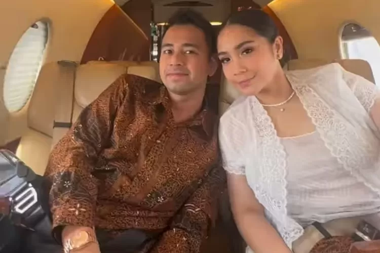 Raffi Ahamad dan Nagita Slavina saat menggunakan jet pribadi    (Instagram @raffinagita1717   )