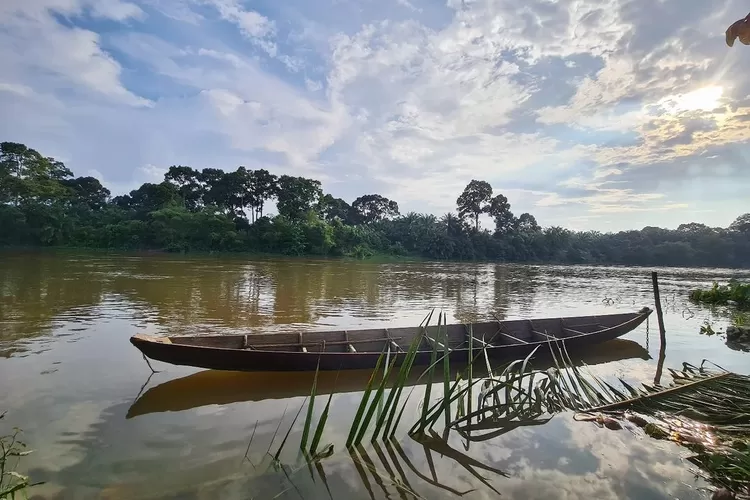 Berpetualang di uniknya destinasi wisata alam Sungai Kampar, Riau (Akun Instagram @sahala_pane)