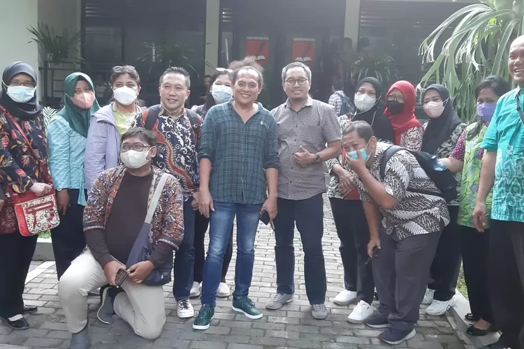 Pengurus SP Jiwasraya dan Pekerja mendatangi Balai Wartawan Polda Metro Jaya didampingi pengacara Deolipa Yumara  (Sadono )