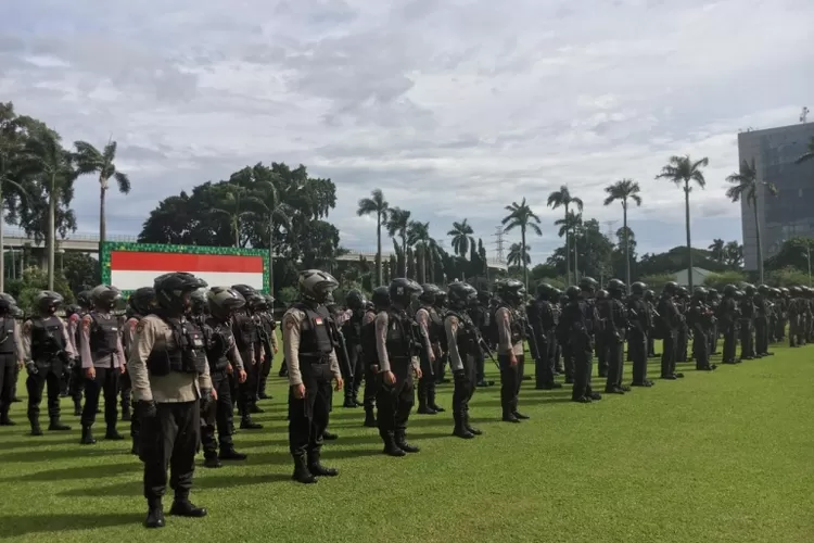 Personil dikerahkan untuk lakukan pengamanan libur Natal dan Tahun Baru (Nataru). (PMJ News)
