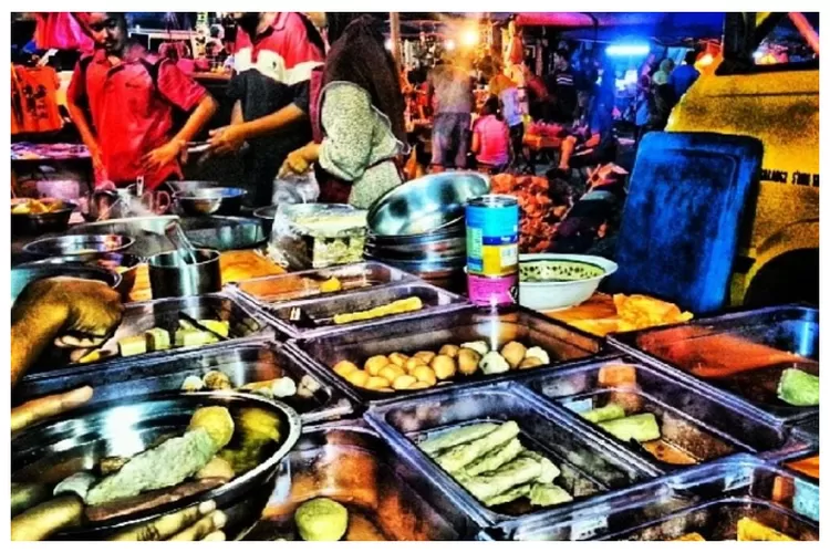 Pasar Unik yang berada diatas Bukit Capkala Kalimantan Barat (Instagram @vijayuvvan)